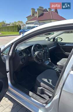 Хэтчбек Volkswagen e-Golf 2014 в 