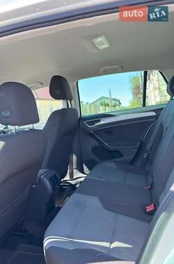 Хэтчбек Volkswagen e-Golf 2014 в 