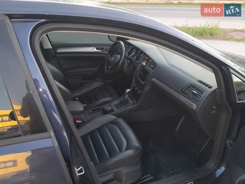 Хэтчбек Volkswagen e-Golf 2016 в 