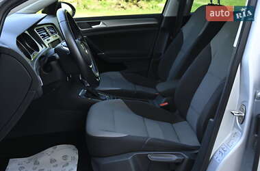 Хэтчбек Volkswagen e-Golf 2015 в 