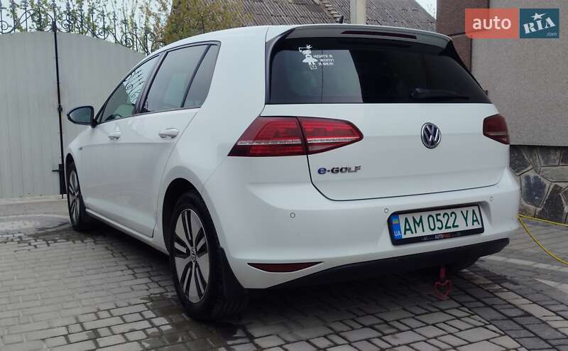 Хэтчбек Volkswagen e-Golf 2015 в Звягеле
