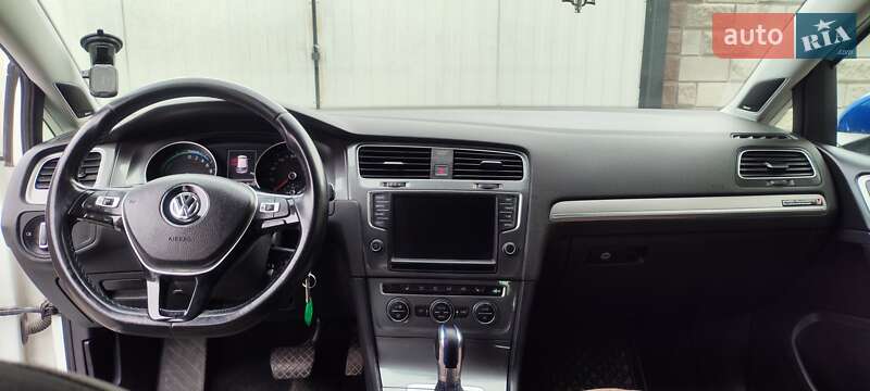 Хэтчбек Volkswagen e-Golf 2015 в Звягеле