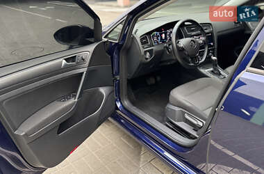 Хетчбек Volkswagen e-Golf 2020 в 