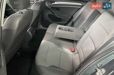 Хэтчбек Volkswagen e-Golf 2019 в 