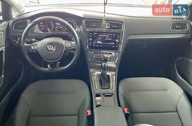 Хэтчбек Volkswagen e-Golf 2019 в 