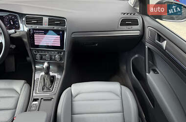 Хэтчбек Volkswagen e-Golf 2020 в 