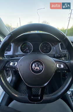 Хэтчбек Volkswagen e-Golf 2015 в 