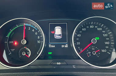 Хетчбек Volkswagen e-Golf 2020 в 