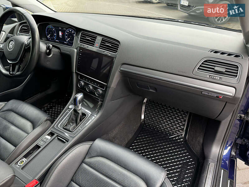 Хэтчбек Volkswagen e-Golf 2017 в Луцке фото 17 Хэтчбек Volkswagen e-Golf 2017 в Луцке