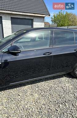 Хетчбек Volkswagen e-Golf 2018 в 