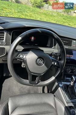 Хетчбек Volkswagen e-Golf 2018 в 