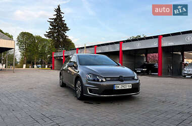 Хэтчбек Volkswagen e-Golf 2015 в 