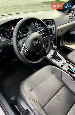 Хэтчбек Volkswagen e-Golf 2015 в 
