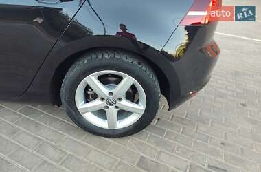 Хэтчбек Volkswagen e-Golf 2015 в 