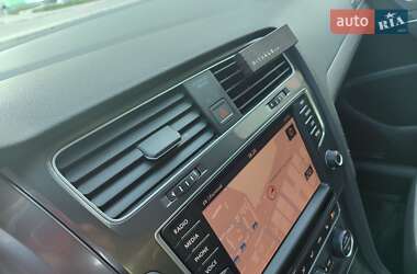 Хэтчбек Volkswagen e-Golf 2015 в 