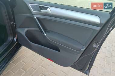 Хэтчбек Volkswagen e-Golf 2015 в 
