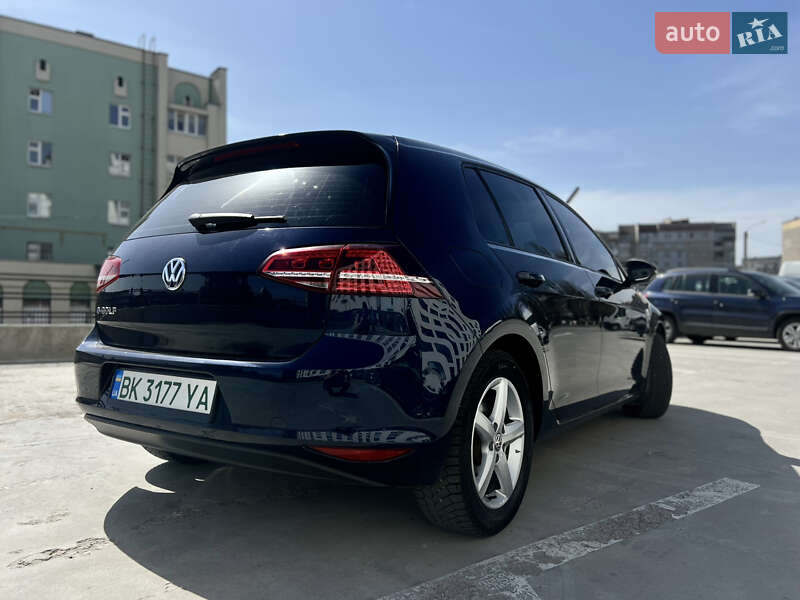 Хэтчбек Volkswagen e-Golf 2015 в Ровно
