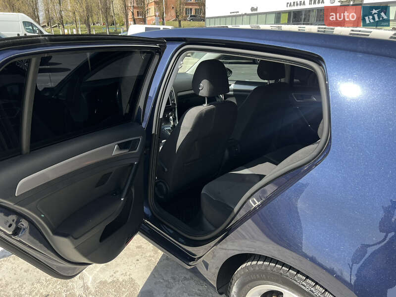 Хэтчбек Volkswagen e-Golf 2015 в Ровно