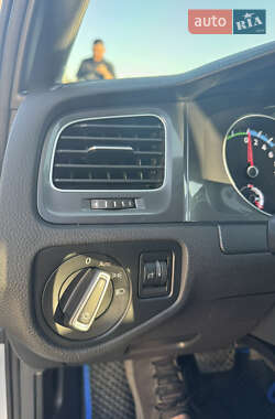 Хэтчбек Volkswagen e-Golf 2014 в 