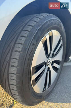 Хэтчбек Volkswagen e-Golf 2014 в 