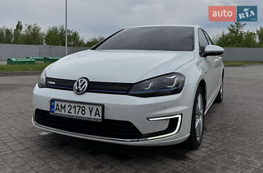 Хетчбек Volkswagen e-Golf 2015 в 