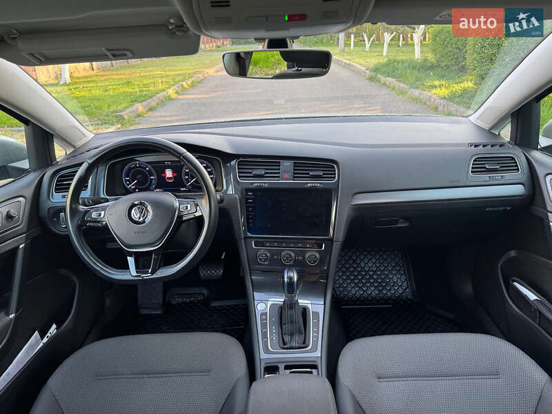 Хетчбек Volkswagen e-Golf 2019 в Рівному