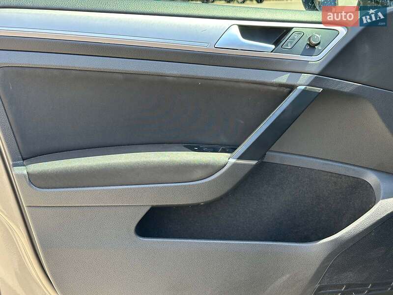 Хэтчбек Volkswagen e-Golf 2015 в Одессе фото 23 Хэтчбек Volkswagen e-Golf 2015 в Одессе