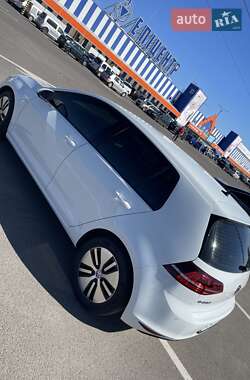 Хетчбек Volkswagen e-Golf 2016 в 