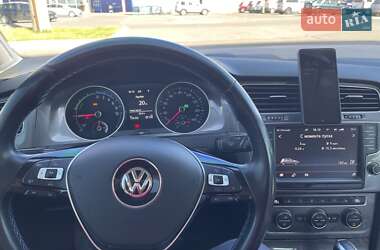 Хетчбек Volkswagen e-Golf 2016 в 