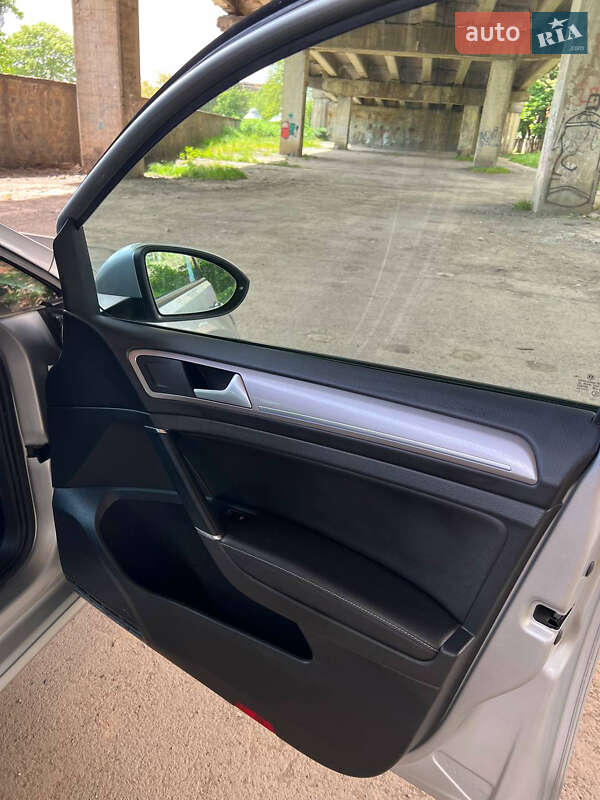 Хетчбек Volkswagen e-Golf 2016 в Мукачевому