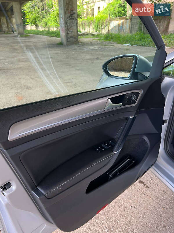 Хетчбек Volkswagen e-Golf 2016 в Мукачевому