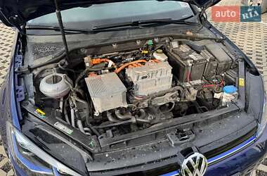 Хетчбек Volkswagen e-Golf 2017 в 