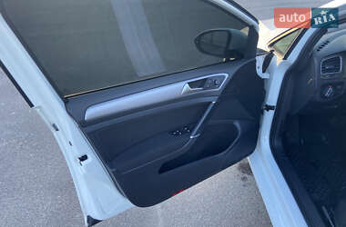 Хетчбек Volkswagen e-Golf 2016 в 