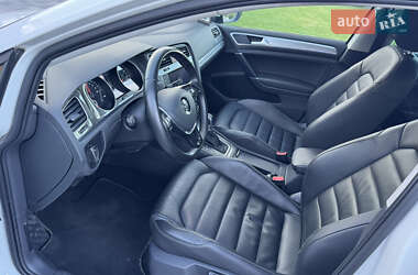 Хэтчбек Volkswagen e-Golf 2015 в 