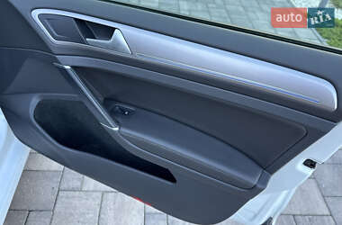 Хэтчбек Volkswagen e-Golf 2015 в 