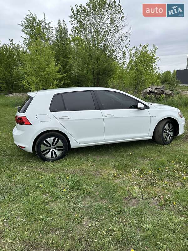 Хэтчбек Volkswagen e-Golf 2015 в Лубнах