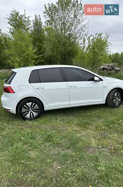 Хэтчбек Volkswagen e-Golf 2015 в 