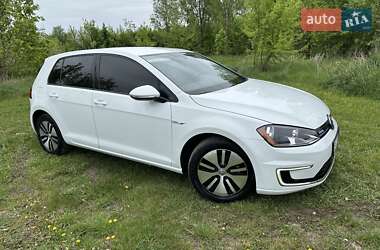 Хэтчбек Volkswagen e-Golf 2015 в 