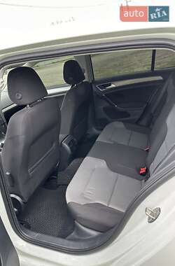 Хэтчбек Volkswagen e-Golf 2015 в 