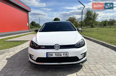Хетчбек Volkswagen e-Golf 2014 в 