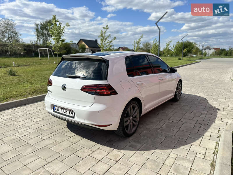 Хетчбек Volkswagen e-Golf 2014 в Рівному