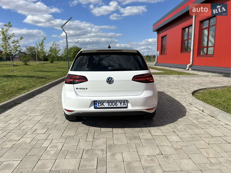 Хетчбек Volkswagen e-Golf 2014 в Рівному