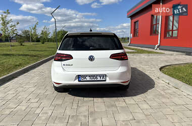 Хетчбек Volkswagen e-Golf 2014 в 