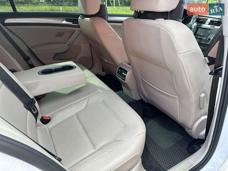 Хетчбек Volkswagen e-Golf 2014 в Рівному