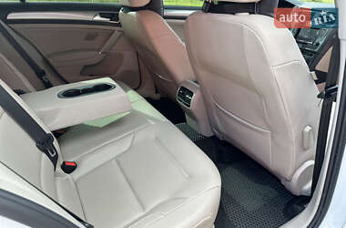 Хетчбек Volkswagen e-Golf 2014 в 