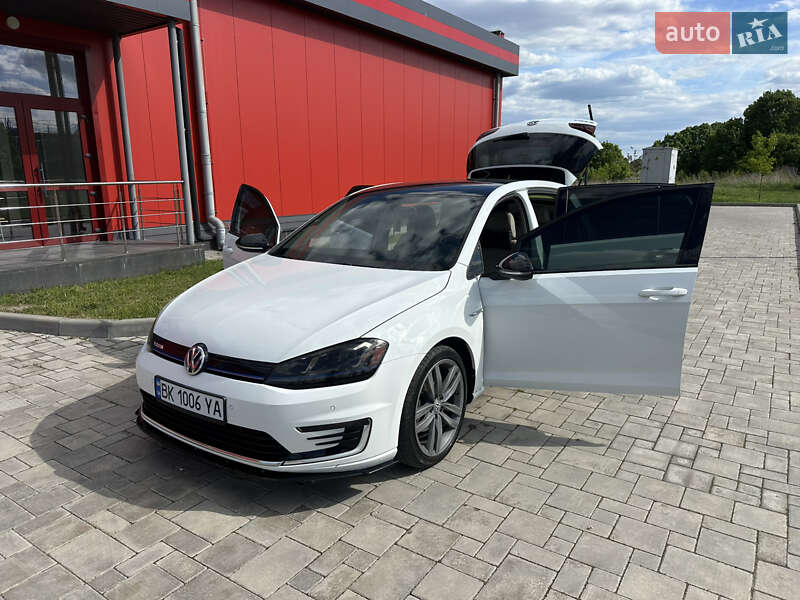 Хетчбек Volkswagen e-Golf 2014 в Рівному