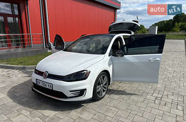 Хетчбек Volkswagen e-Golf 2014 в 