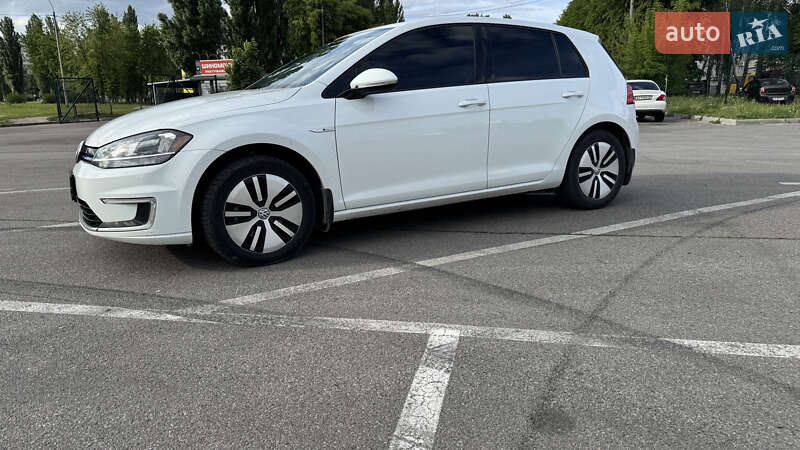 Хэтчбек Volkswagen e-Golf 2017 в Киеве