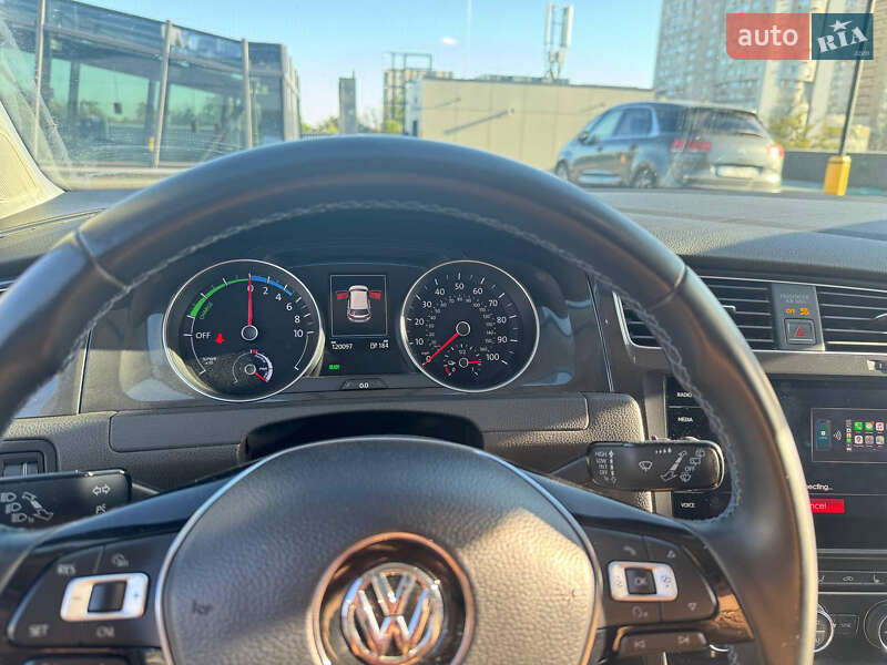 Хэтчбек Volkswagen e-Golf 2017 в Киеве