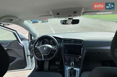 Хетчбек Volkswagen e-Golf 2018 в 